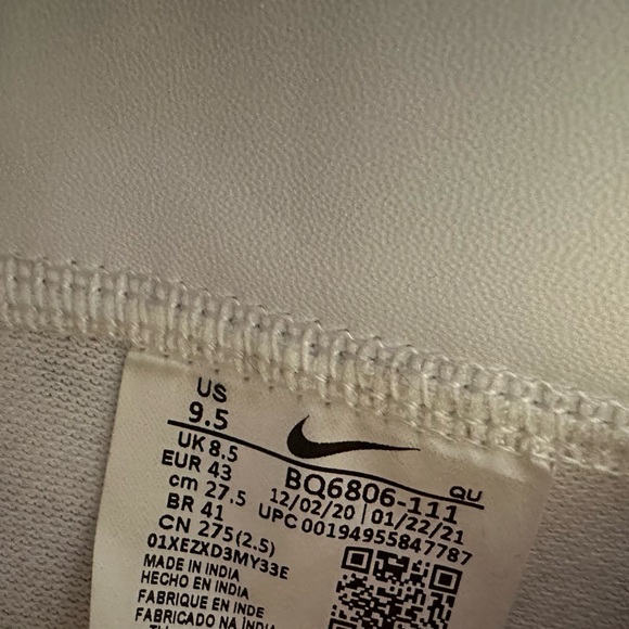 Nike - Picture 3 of 3